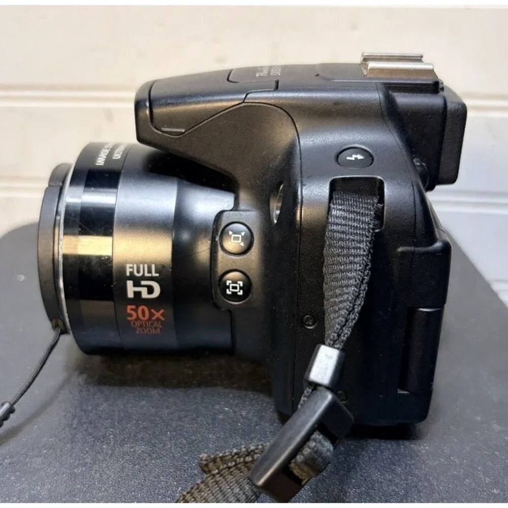Canon PowerShot SX50 HS 12.1MP 50x Optical Zoom Digital Camera Bundle In Box